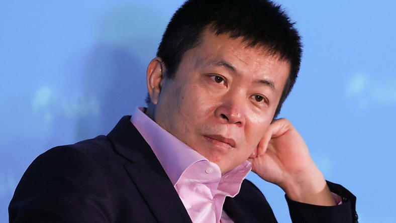 【早报】新浪遭激进投资者逼宫,要求其出售微博股份或回购股票